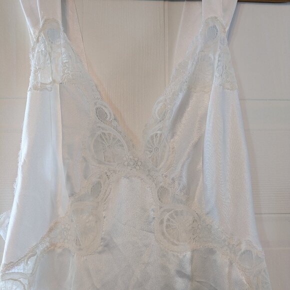 Vintage Satin and Lace Negligee - Linda Lingerie - Picture 1 of 6